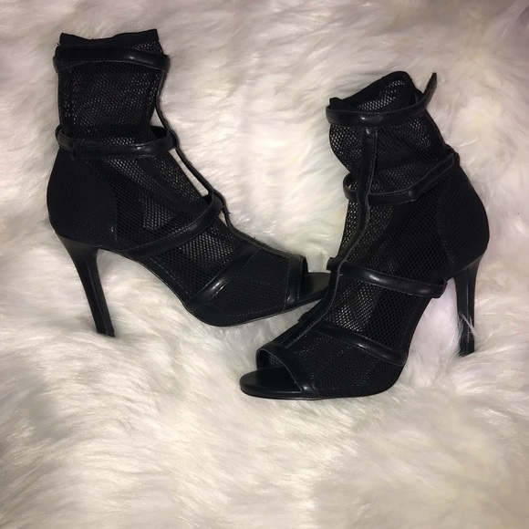 Black heels - Picture 2 of 5